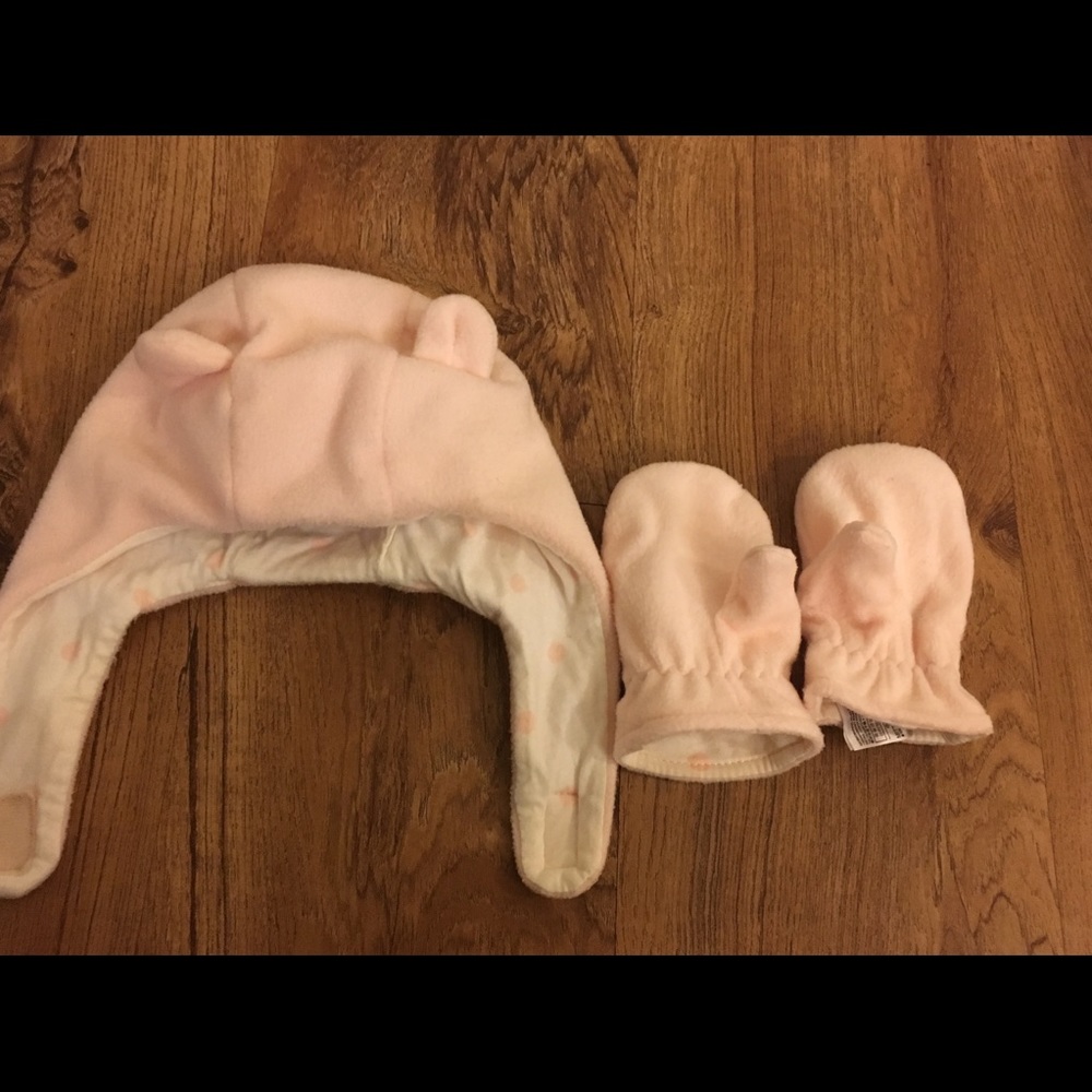 Baby Gap Light pink bear trapper hat and mittens